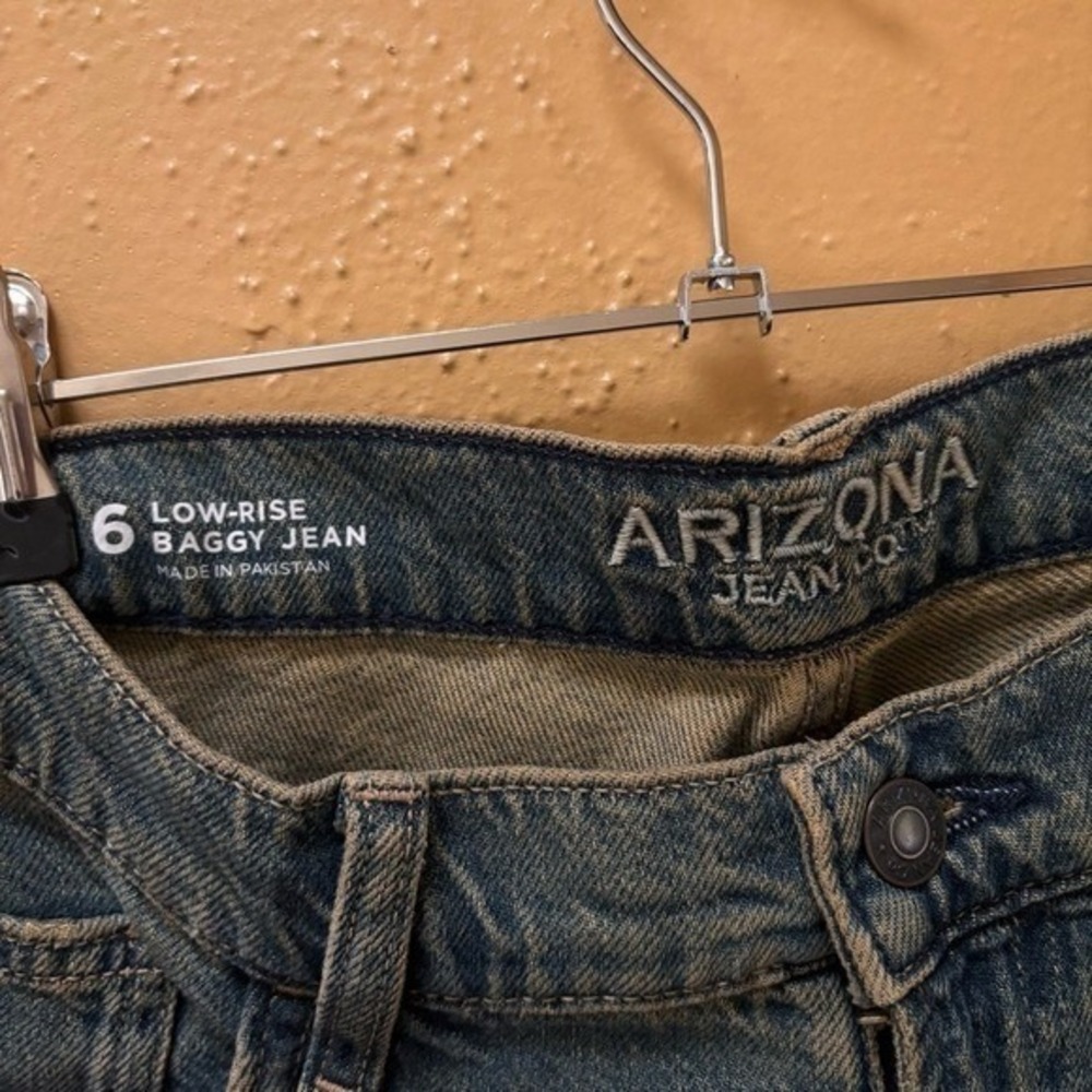 Arizona Jean Co Low RiseBaggy Jeans Size 6 Distressed Wide Leg Medium Wash Denim - Picture 2 of 11